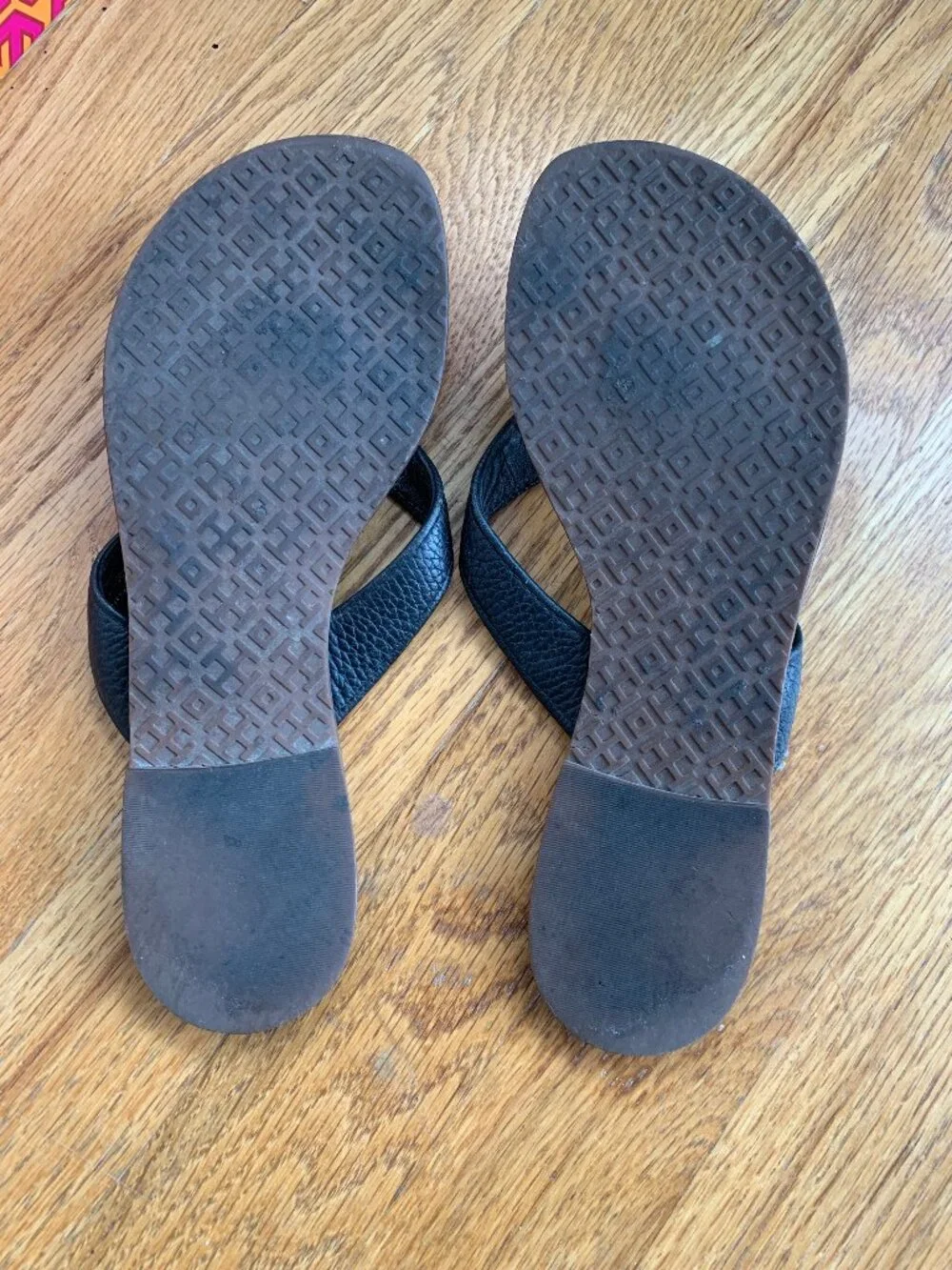EUC Tory Burch Thora Black & Gold Leather Sandals/ Flip flops with original box